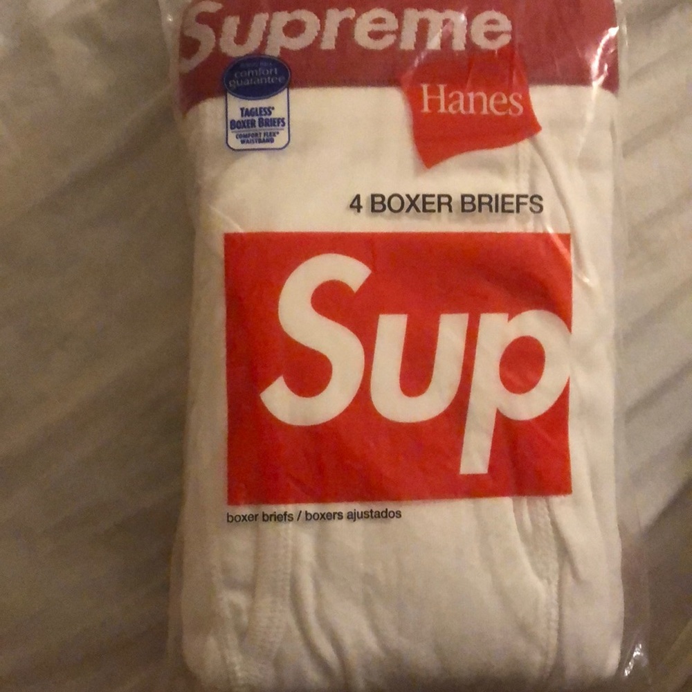 Pack of supreme/hanes brief boxer, size M, all new, full seal have confirm email